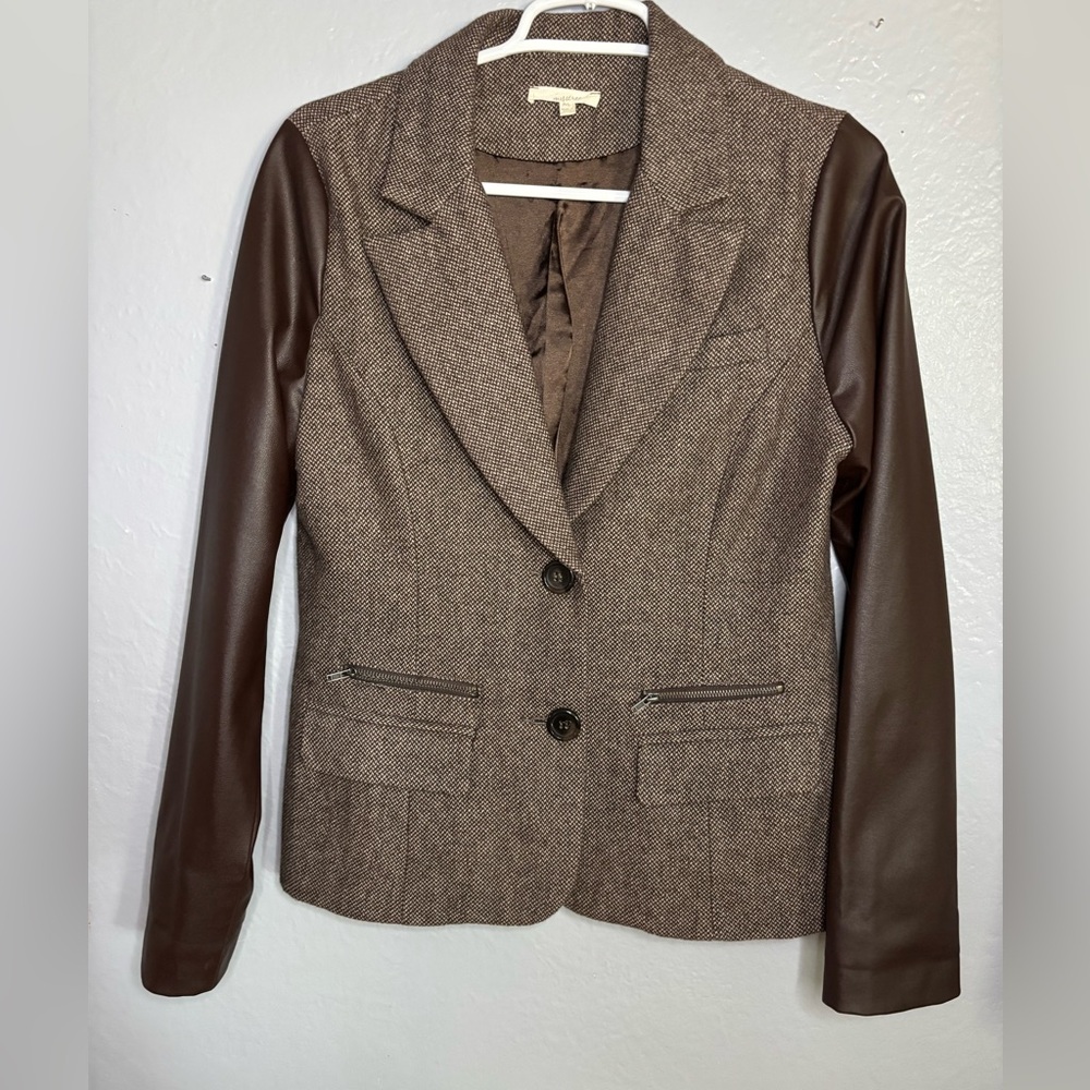 Mystree blazer mixed-media design with tweed & faux leather sleeves.‎ SZ M